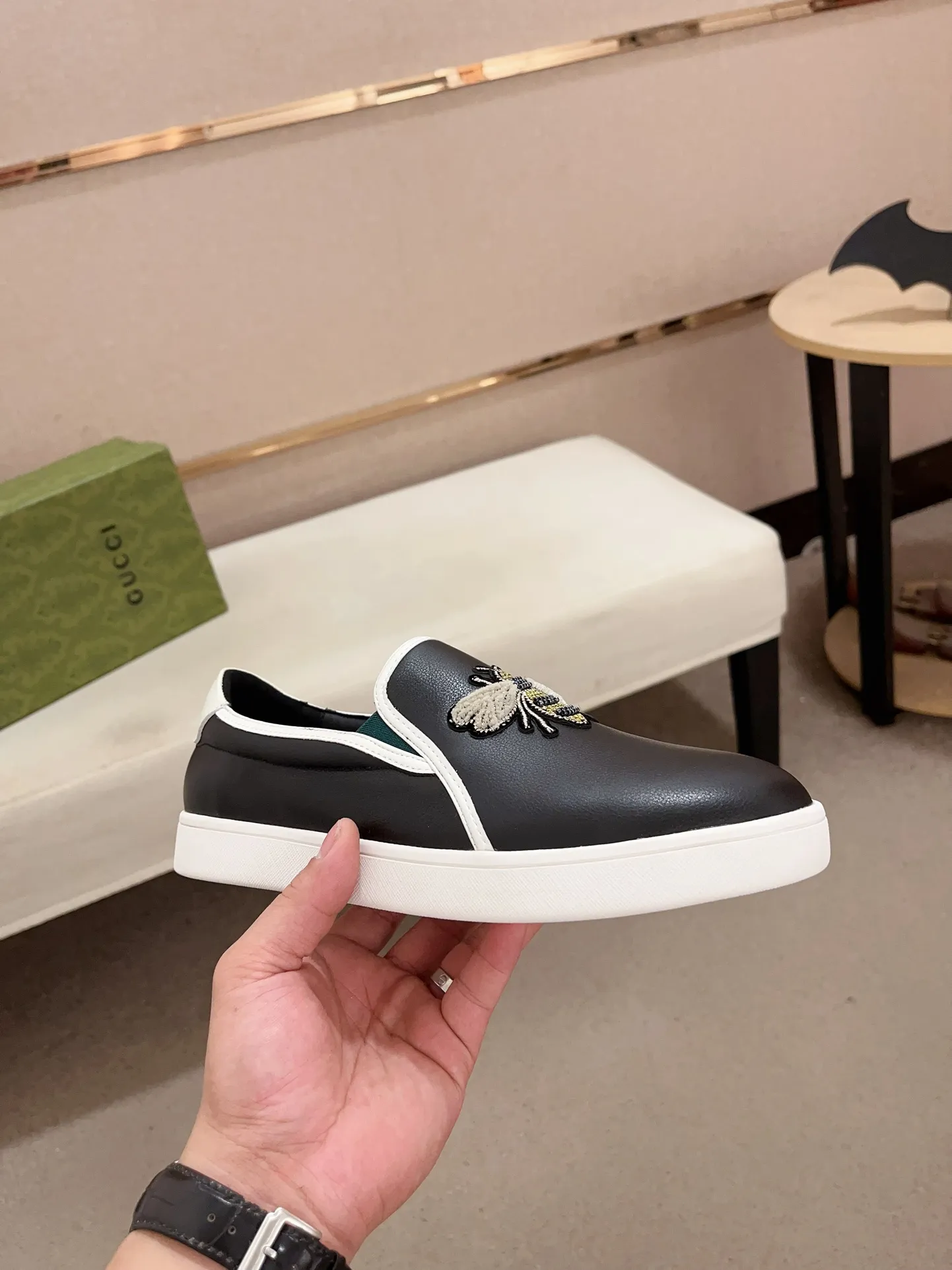 Men's clothing and shoes💰:440💰 (GUCCI) The latest model from the official website 🎁🎁Casual and fashionable men's shoes👟, hot style 💥The version is simple and elegant, exclusive for trendy men. Unique official website latest brand elements 👑Gucci original decoration, fashionable and generous, the fabric is original cowhide ✅sheepskin lining, the official website specifies wear-resistant casual outsole, the classic model is taken in kind at the counter🎬38-44 (45 is not returned or exchanged)
